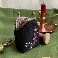 Sac à main avec motif floral brodé à la main boîte cadeau sac fourre-tout couverture en tissu brodé avec cadre en métal