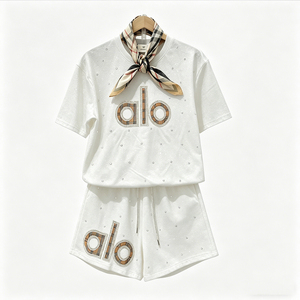 Set Loungewear Zitong con Stampa di Lettere alla <span class=keywords><strong>Moda</strong></span> per Donne, Top a Maniche Corte con Strass e Pantaloncini con Coulisse con Sciarpa - Product Image 5