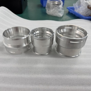 ชิ้นส่วนอะแดปเตอร์ท่อร่วมไอดีสแตนเลส ผลิตด้วยเครื่อง CNC สำหรับงานตัดลวดด้วยไฟฟ้า (Wire EDM)  บูชตัวเรือนลิ้นปีกผีเสื้อ ความแม่นยำสูง - Product Image 3