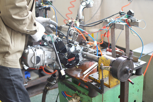 מנוע אופנוע 150 סמ\\\"ק מקורר אוויר, 4 פעימות, לטיולי עיר יומיומיים, שייטים נופיים בשטח, לאוהבי אופנועים. - Product Image 4