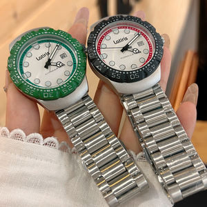 最新の F1 シリーズ メンズ ビジネス 高級腕時計 38mm クォーツムーブメント シリコンバンド ガラス文字盤 3気圧防水 夜光針 - Product Image 4