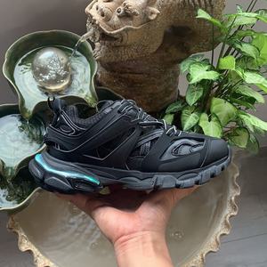 Zapatillas Deportivas Retro de Moda con Luces LED, Diseño de Marca, para Hombre, de Cuero Genuino, con Cordones, Amortiguación y Antiolor - Product Image 1