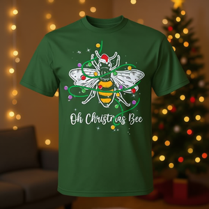 Camiseta Oh Christmas Bee de manga corta, unisex, cuello redondo, impresión digital, diseño navideño para adultos - Product Image 3