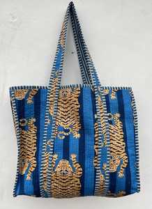 Bolso de Mano Acolchado de Algodón con Estampado de Bloques, Diseño Espacioso y Suave para Uso Diario, Viajes y Compras - Product Image 6