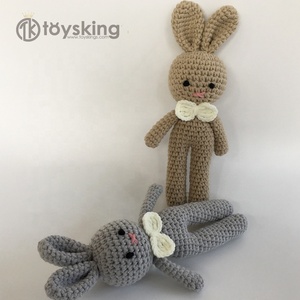 Conejito de Ganchillo Hecho a Mano con Patas Largas - Adorable Peluche de Conejo con Patas <span class=keywords><strong>Extra</strong></span> Largas, Juguete Sensorial y Calmante para Bebés - Product Image 4