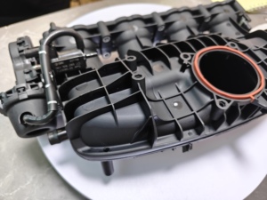 Collettore di Aspirazione in Alluminio-Plastica ad Alte Prestazioni 06L133201 |   Compatibile con VW A3 A4 A6 <span class=keywords><strong>Golf</strong></span> 2.0 <span class=keywords><strong>TDI</strong></span> |   Ricambio OEM |   Nuovissimo - Product Image 5