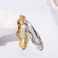 Ensemble de bijoux plaqué or 18 carats rétro, bijoux classiques en PVD, bracelet ondulé en argent, minimaliste, acier inoxydable, bague de couple ALN2512213