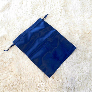 Pochette à bijoux en satin sur mesure, sacs cadeaux couleur personnalisée pour les marques de cosmétiques, de bijoux et d'accessoires de mode - Product Image 1
