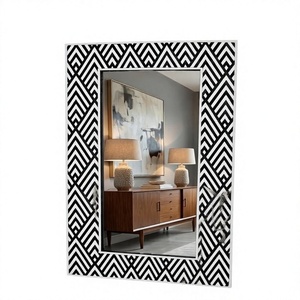 Miroir mural rectangulaire avec cadre floral noir et blanc, miroir décoratif artisanal de style bohème en bois pour l'intérieur de la maison - Product Image 1