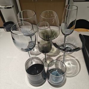 <span class=keywords><strong>Verre</strong></span> <span class=keywords><strong>à</strong></span> <span class=keywords><strong>vin</strong></span> rouge élégant et de haute qualité en <span class=keywords><strong>verre</strong></span> transparent gris bleu <span class=keywords><strong>vert</strong></span> soyeux sur <span class=keywords><strong>pied</strong></span> haut - Product Image 3