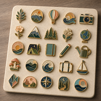 Broche personnalisée en métal avec dôme en époxy gravé au laser, sablée, cloisonné et émail pailleté