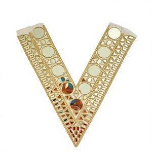 Parche de tela de lona con bordado de espejo elegante, forma triangular, para coser en el cuello, venta al por mayor para regalos - Product Image 1