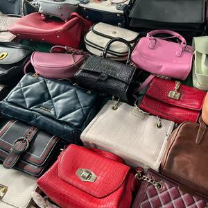 <span class=keywords><strong>Borse</strong></span> di Seconda Mano A15 per Donna, Vendita all'Ingrosso di <span class=keywords><strong>Borse</strong></span> Usate, <span class=keywords><strong>Borse</strong></span> Economiche da Donna, Borsa a Tracolla Ukay - Product Image 6