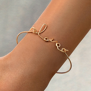 Bracelets en cristal en forme de cœur de fleur de haute qualité <span class=keywords><strong>à</strong></span> prix avantageux, cadeaux pour la fête des femmes, bracelets en perles coréennes en forme de papillon et de cœur - Product Image 2