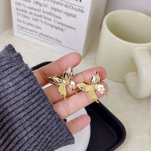 Pendientes de Mariposa de Oro Esmaltado, Pendientes de Acero Inoxidable con Oro de 18k para Mujer - Product Image 1