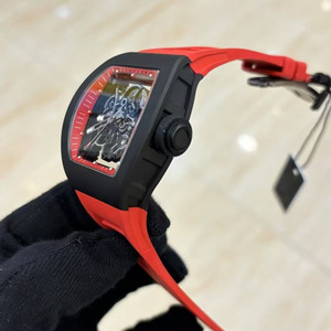 Une nouvelle montre sport pour homme, tendance, haut de gamme, de qualité supérieure, avec réserve de marche, bracelet en caoutchouc, étanche et squelettée, à mouvement mécanique. - Product Image 2