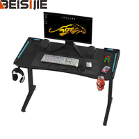 Bureau de jeu ergonomique en bois en forme de Z Wquantum Cool avec porte-gobelet, crochet pour casque, surface en mélamine, assemblage requis, modèle Z10