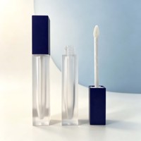 Tube de brillant à lèvres carré mat personnalisé, conteneur vide givré pour huile à lèvres, emballage cosmétique pour brillant à lèvres avec bouchon à vis