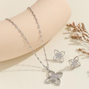 Ensemble de 2 pièces de bijoux punk : <span class=keywords><strong>boucles</strong></span> <span class=keywords><strong>d</strong></span>'<span class=keywords><strong>oreilles</strong></span> <span class=keywords><strong>et</strong></span> <span class=keywords><strong>collier</strong></span> en cuivre <span class=keywords><strong>et</strong></span> zircon, style trèfle à quatre feuilles, cadeau de mariage pour femme, chaîne assortie, ne se <span class=keywords><strong>d</strong></span>écolore pas - Product Image 3