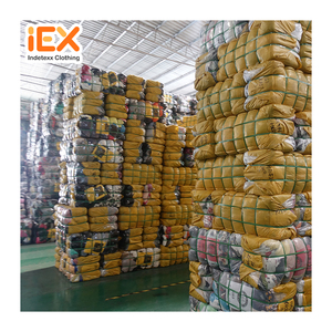 Indetexx เสื้อกันหนาวมือสองและผู้หญิง Chaussures Utilis Amp Eacute Es Friperie เสื้อยืดแบรนด์มือสองสําหรับผู้ชายก้อน - Product Image 1