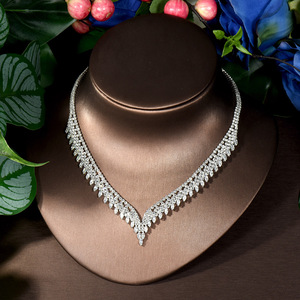 HIBRIDE Conjunto <span class=keywords><strong>de</strong></span> Joyería <span class=keywords><strong>de</strong></span> 4 Piezas con Borla Larga <span class=keywords><strong>de</strong></span> <span class=keywords><strong>Collar</strong></span> y Pendientes <span class=keywords><strong>de</strong></span> Circonita Cúbica para Mujer Accesorios <span class=keywords><strong>de</strong></span> Boda Nupcial Bijoux S-006 - Product Image 4