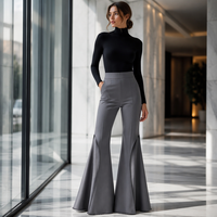 Pantalon évasé taille haute CURVE SPLIT pour femme. Panneau contrastant ton sur ton, ourlet brut, pli avant prononcé.