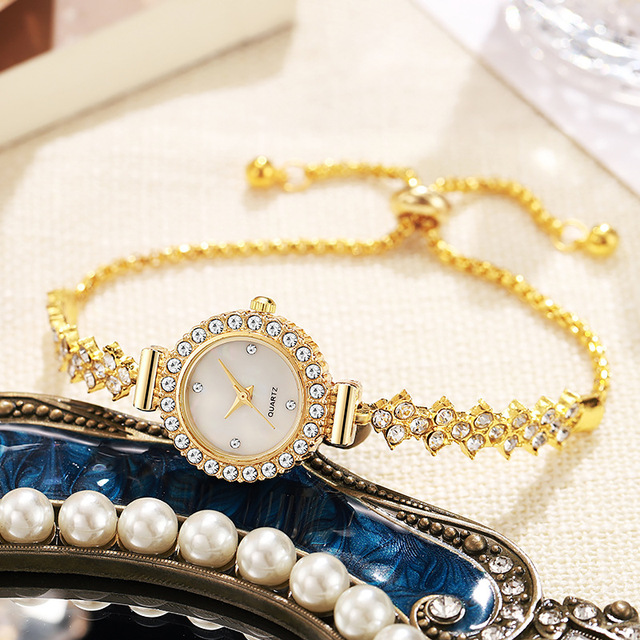 Hot Selling Luxury Watch Elegant Diamond Inlaid Freely Adjustable Luxury Bracelet Quartz Watch for Women