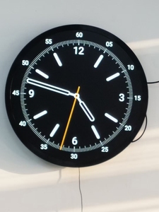 Pantalla LCD Circular Personalizable para Interiores, Pantalla Táctil de Alta Resolución, Diseño Innovador para Publicidad Comercial en el Hogar y Taxis - Product Image 1