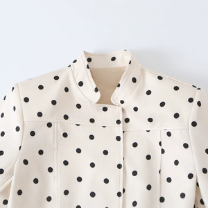 Blazer personnalisé 2026 pour <span class=keywords><strong>femme</strong></span> à pois, col montant, coupe décontractée, veste de bureau avec fermeture à bouton unique, hauts vintage OEM/ODM - Product Image 2