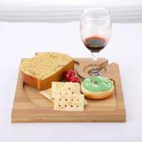 Plateau de service en bambou naturel avec porte-verres à vin, plateau carré pour fromages, charcuterie et apéritifs pour les fêtes et les collations