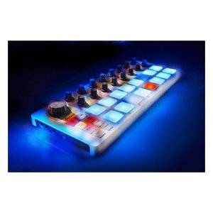 Controlador MIDI Arturia Beatstep Blanco, 16 Pads, 8 Perillas, Secuenciador para Producción Musical DAW - Product Image 2