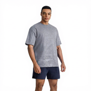 T-shirt noir personnalisé pour homme, manches courtes, col rond, en jersey de coton, coupe classique, décontracté, avec motif lettre imprimé au dos - Product Image 5