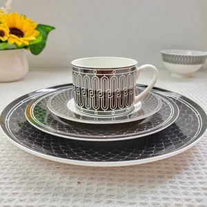 Nouveau produit 4 pièces échelle noire européenne salle à manger de luxe décors pour la maison plats et assiettes en porcelaine - Product Image 1