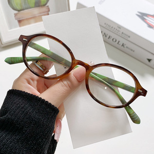 แว่นตาทรงรีกรอบเล็ก แว่นตาอ่านหนังสือป้องกันแสงสีฟ้าสำหรับผู้หญิง วัสดุ PC ทรงกลมเต็มกรอบ สไตล์เกาหลีอินเทรนด์ - Product Image 1