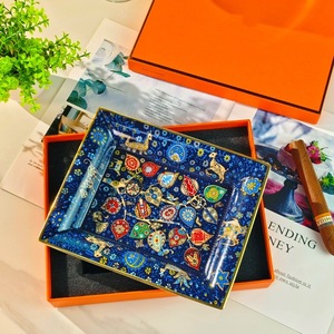 Cendrier de table basse en céramique blanche de luxe avec rangement, design peint à la main pour la décoration intérieure - Product Image 4