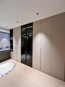 Armario Moderno de Madera Independiente con Diseño Contemporáneo para Dormitorio - Product Image 4