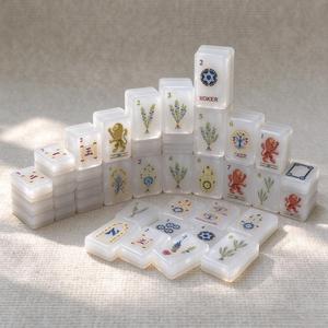 Ensemble de Mahjong américain gravé en couleur de 160 pièces, tuiles de Mahjong de style occidental professionnelles pour les jeux de club social - Product Image 1