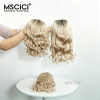 Peluca frontal de encaje transparente HD 13x4, cabello chino virgen, onda natural, rubio caramelo con efecto de fusión en la raíz, proveedor de fábrica