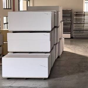 Panneaux en mousse <span class=keywords><strong>PVC</strong></span> sans plomb résistants à l'humidité, vente en gros directement <span class=keywords><strong>de</strong></span> l'usine, pour l'utilisation dans les armoires <span class=keywords><strong>de</strong></span> cuisine et <span class=keywords><strong>de</strong></span> salle <span class=keywords><strong>de</strong></span> bain - Product Image 4