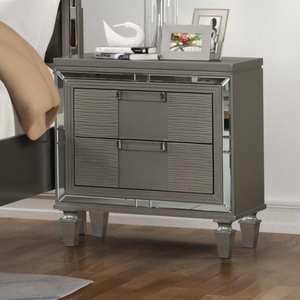 Commode miroir Glam Gunmetal - 5 tiroirs et panneau texturé avec poignée en barre métallique, meuble de rangement de chambre à coucher, mobilier contemporain de luxe - Product Image 4