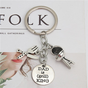 1 ud. Llavero con dijes de cuchillo, tenedor y silla, con la inscripción 'DAD IS (grill) KING', <span class=keywords><strong>Regalo</strong></span> para el Día del Padre - Product Image 3