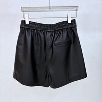 Shorts en cuir classiques pour femmes avec boutons pression, poches latérales, taille élastique au dos, style décontracté urbain pour tous les jours