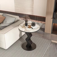 Table basse de salon de luxe légère Petite table à thé d'angle simple pour canapé Design créatif de balcon