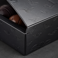 Boîte à chocolat personnalisée pour Halloween, boîte cadeau en papier rigide avec motif de chauve-souris, emballage de luxe pour bonbons en gros, OEM ODM, écologique