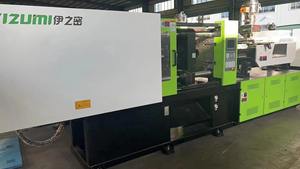 Machine de moulage par injection hydraulique horizontale Yizumi d'occasion pour 200SKIII avec servomoteur, vis et boîte de vitesses, pompe PLC, roulement - Product Image 2