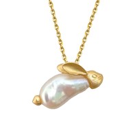 Nouveau Collier Pendentif Longue Bande Perle Poisson Tropical avec Chaîne à Maillons en Laiton - Marque Tendance Lele