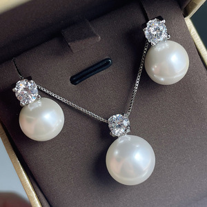 Set di collana e orecchini effetto perla per donna, eleganti gioielli da cerimonia e moda. - Product Image 3