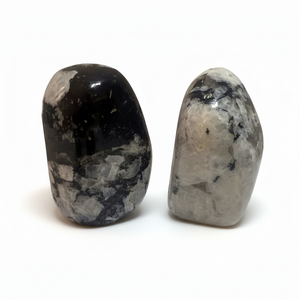 Cristal de quartz arc-en-ciel naturel de forme libre |   Pierre polie écologique pour le Feng Shui, l'ange et la décoration intérieure - Product Image 1