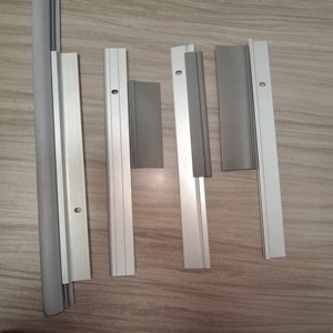 Joint <span class=keywords><strong>de</strong></span> <span class=keywords><strong>porte</strong></span> en alliage <span class=keywords><strong>aluminium</strong></span>-zinc avec <span class=keywords><strong>bas</strong></span> <span class=keywords><strong>de</strong></span> <span class=keywords><strong>porte</strong></span> en caoutchouc vinyle, design moderne et durable pour cuisine et salon - Product Image 1