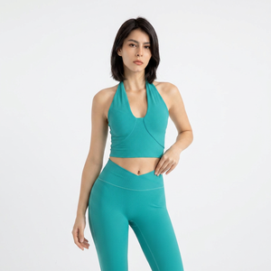 Débardeur court côtelé pour femme, col halter en V profond, avec coussinets amovibles intégrés, extensible et ajusté, sans manches, pour yoga et fitness à faible impact - Product Image 5